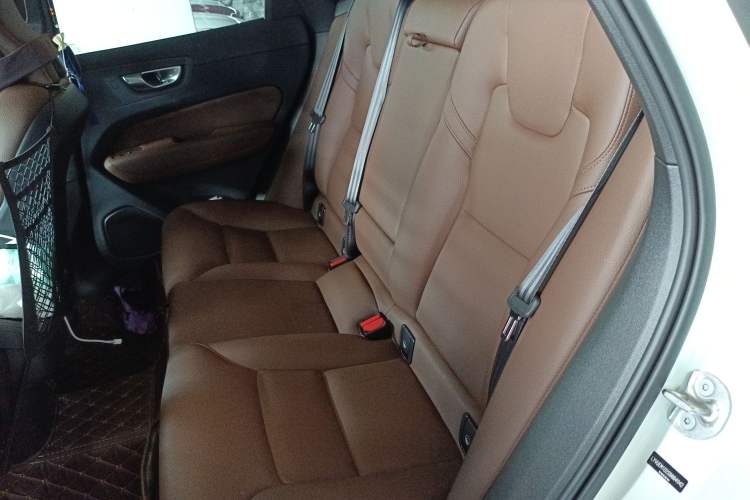 Used Volvo XC60 2025 B5 4x4 Smart Luxury Edition