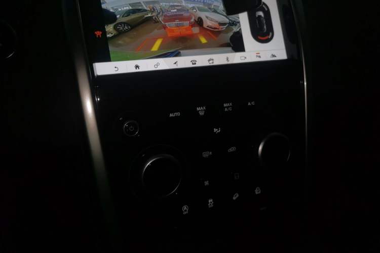 Used Land Rover Discovery Sport 2020 200 PS Family Edition
