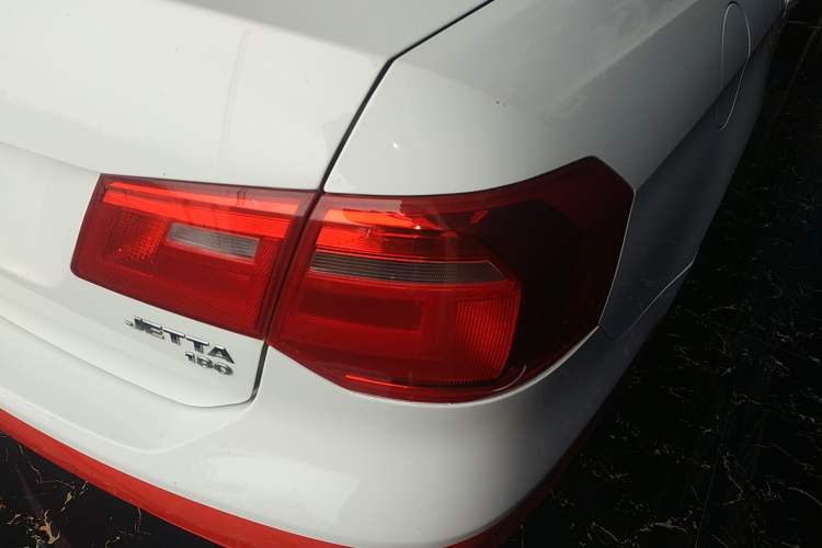 Used Volkswagen Jetta 2015 1.6L Automatic Fashion Model
