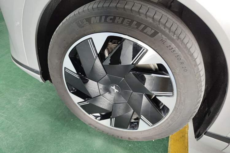 Used XPeng X9 2024 702 Ultra-Long Range Max
