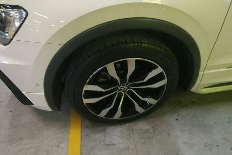 Used Volkswagen Tiguan L 2021 330TSI Automatic Two-Wheel Drive R-Line Enhanced Edition
