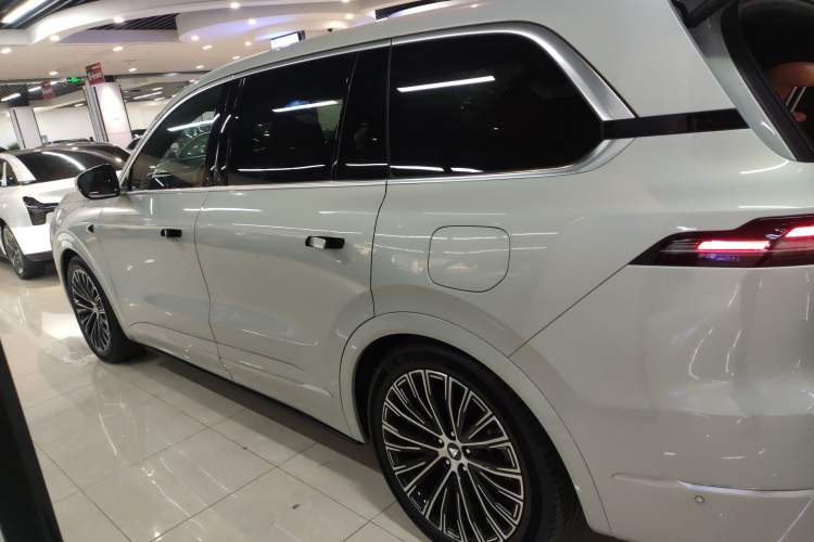 Used  S09 2025 Four-Wheel Drive Ultra+ Custom Edition
