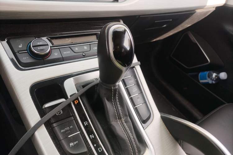 Used Geely Auto Emgrand X7 Sport 2018 1.8TD Automatic Two-Wheel Drive Smart Connect 4G Internet Edition
