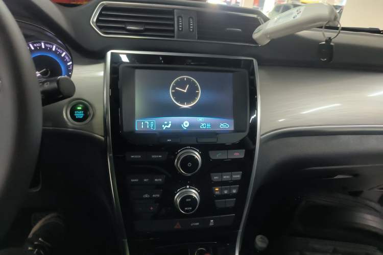 Used Haval H2 2018 Chuanxiang Edition Red Badge 1.5T Dual-Clutch Two-Wheel Drive Fashionable Model
