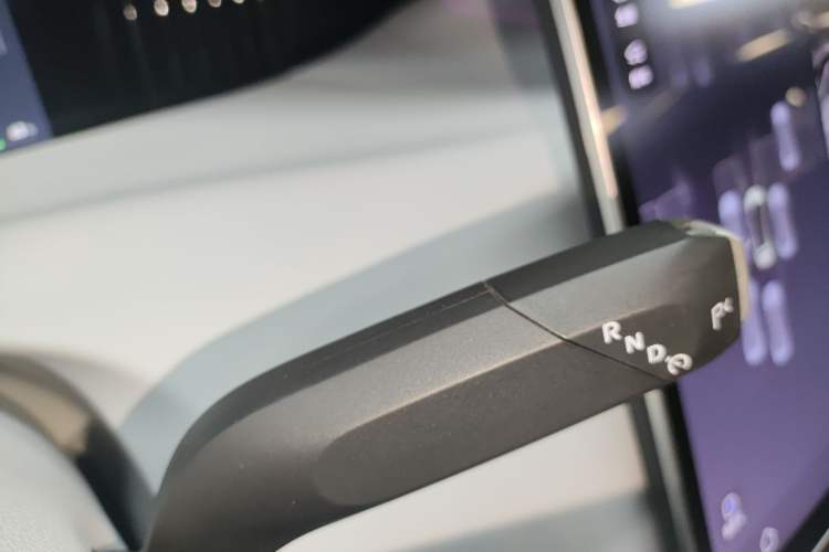 Used  11 2022 Long-Range Dual-Motor Luxury Edition 4 Seats
