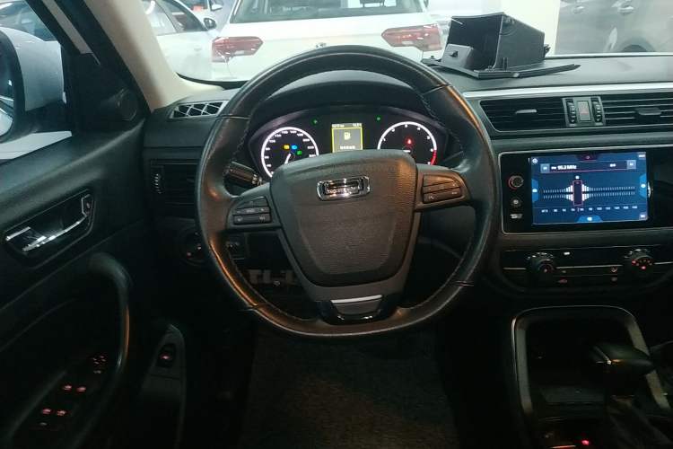 Used Qoros 5 2018 Revised Version 1.6T Automatic Leading Edition