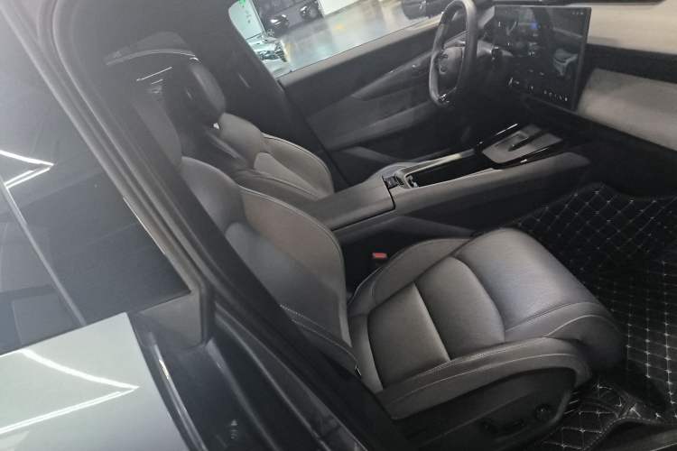 Used Lynk & Co 08 EM-P 2025 245km Ultra-Long Range Halo