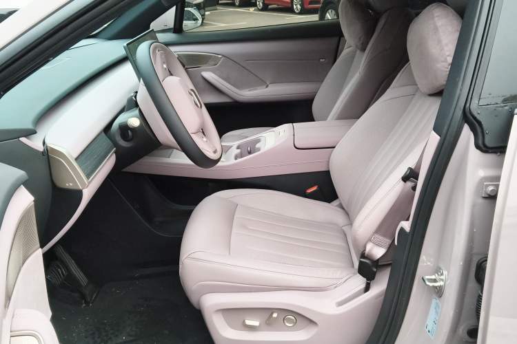 Used ONVO L60 2024 60 kWh Rear-Drive Version