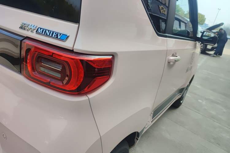 Used Wuling Hongguang MINIEV 2021 Macaron Fashion Model Lithium Iron Phosphate
