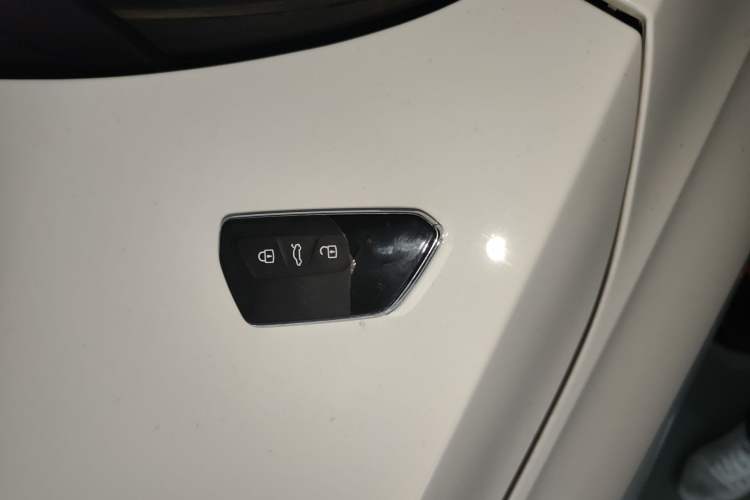 Used Volkswagen ID.4 X 2025 Smart Version Pure & Intelligent Enjoyment Edition
