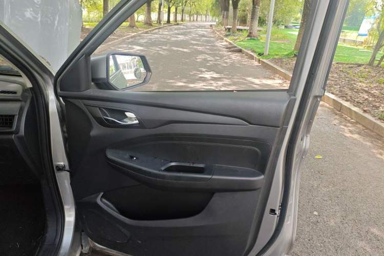 Used Wuling Hongguang S3 2019 1.5T Manual Comfort Edition China VI Standard
