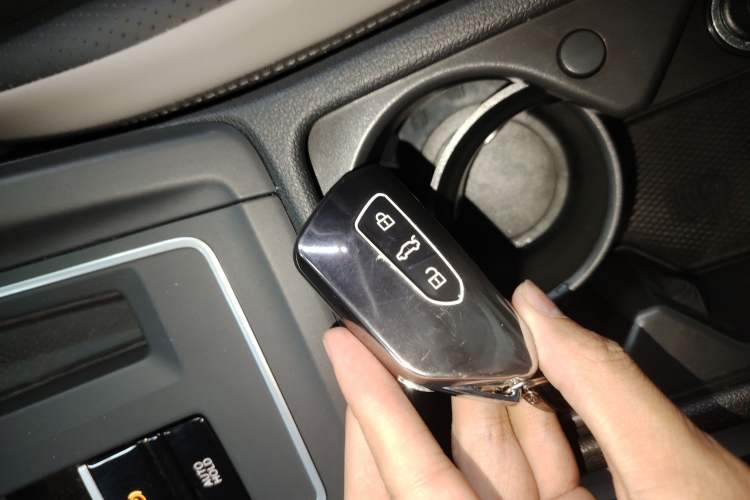 Used Volkswagen Golf 2025 300TSI Pro
