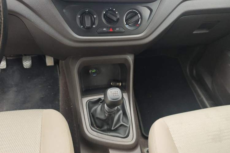 Used Wuling Hongguang V 2022 1.5L Jingqu Edition Electric-Assist LAR
