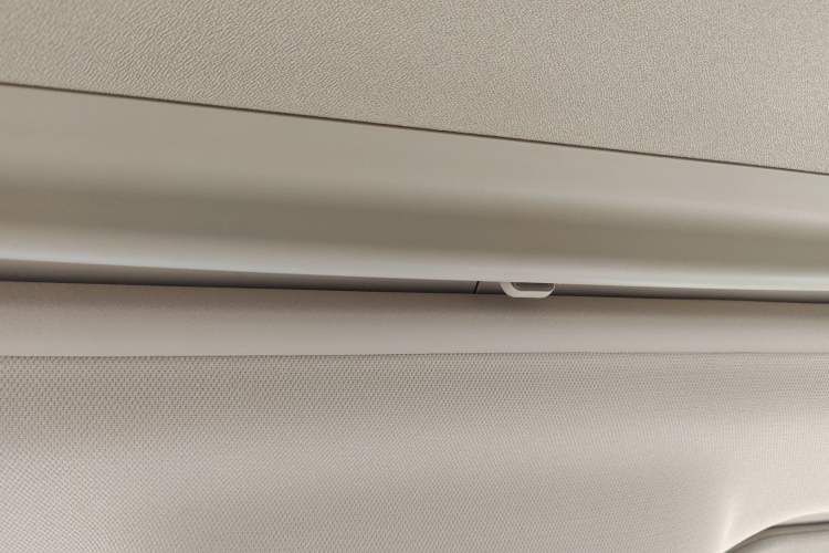 Used Buick GL8 2023 Facelifted Land Cruiser Executive Luxury Version
