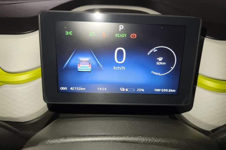 Used SOL E10X 2021 302 km Range Fashion Edition 30.2 kWh