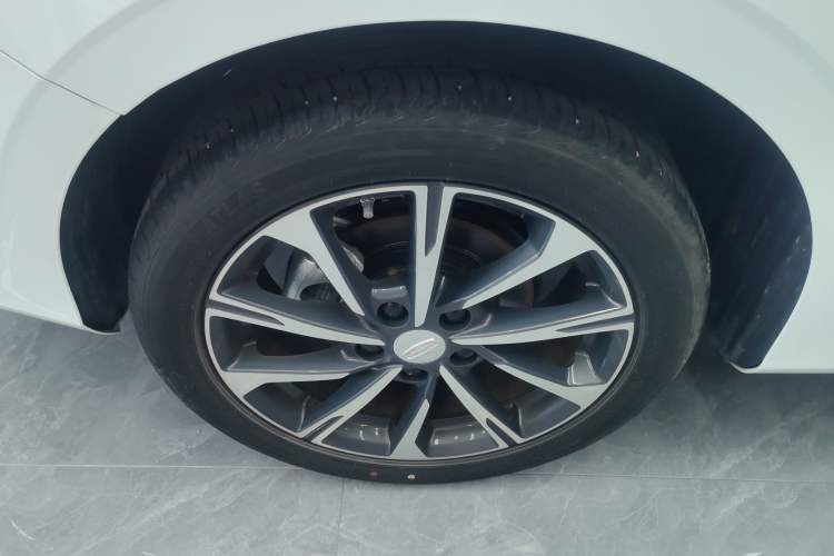 Used Geely Auto Emgrand 2025 4th Generation 1.5L CVT Flagship Version
