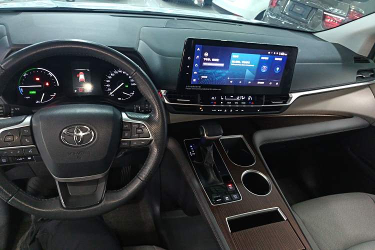 Used Toyota Granvia 2023 2.5L Hybrid Prestige PLUS Edition
