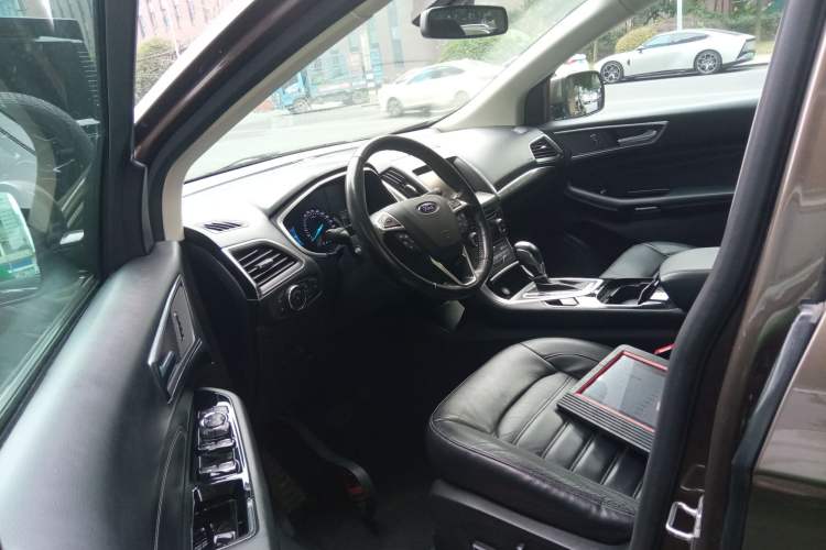 Used Ford Edge 2015 2.0T GTDi Two-Wheel-Drive High-Line Version