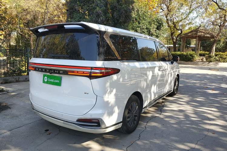 Used Bestune M9 2023 2.0T Prestige Edition
