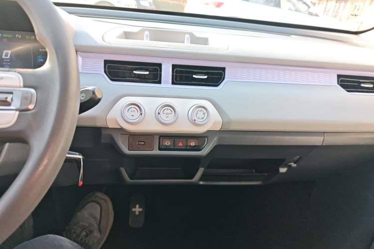 Used Chery QQ Ice Cream 2022 170km Sundae Phosphate Lithium-Ion