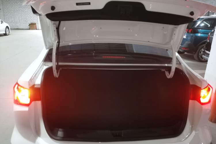 Used Roewe i5 2023 1.5L Manual Comfort Edition
