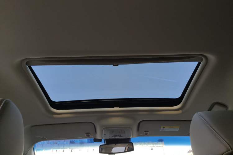 Used Buick GL8 2023 Facelifted Land Cruiser Executive Luxury Version