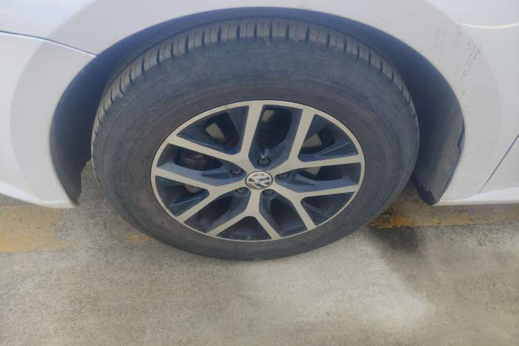 Used Volkswagen Lavida 2013 Revised Classic 1.6L Automatic Fashion Edition
