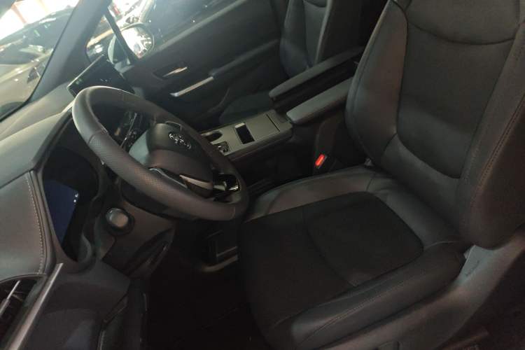 Used Toyota Granvia 2026 Model 2.5L Hybrid Prestige PLUS Edition