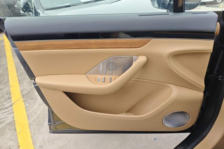 Used Hima Luxeed R7 2024 All-Electric 736 km Ultra
