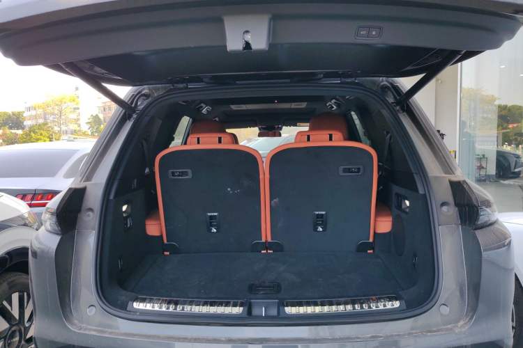 Used Li Auto L8 2025 Ultra Smart Refreshed Edition
