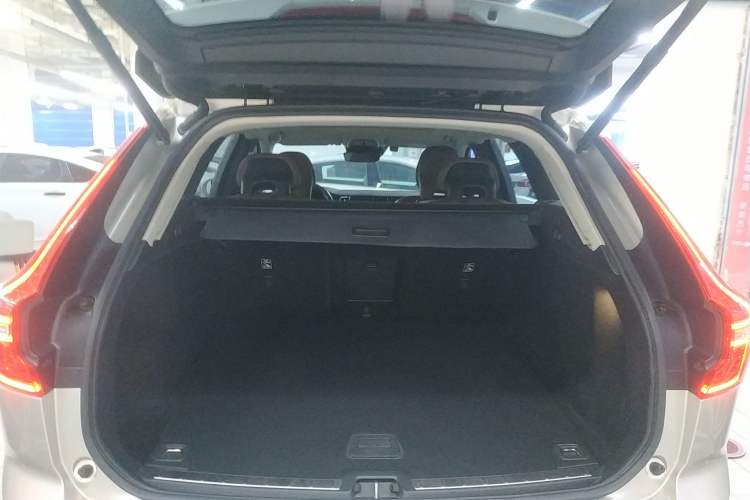 Used Volvo XC60 2019 T5 4x4 Smart Edition China V Standard
