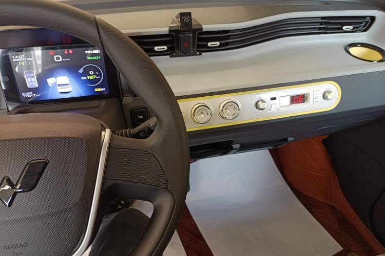 Used Wuling Hongguang MINIEV 2022 Macaron Premium Model – Lithium Iron Phosphate
