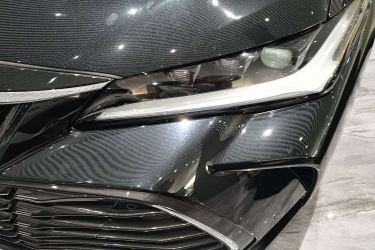 Used Toyota Avalon 2023 Dual-Engine 2.5L Luxury Edition