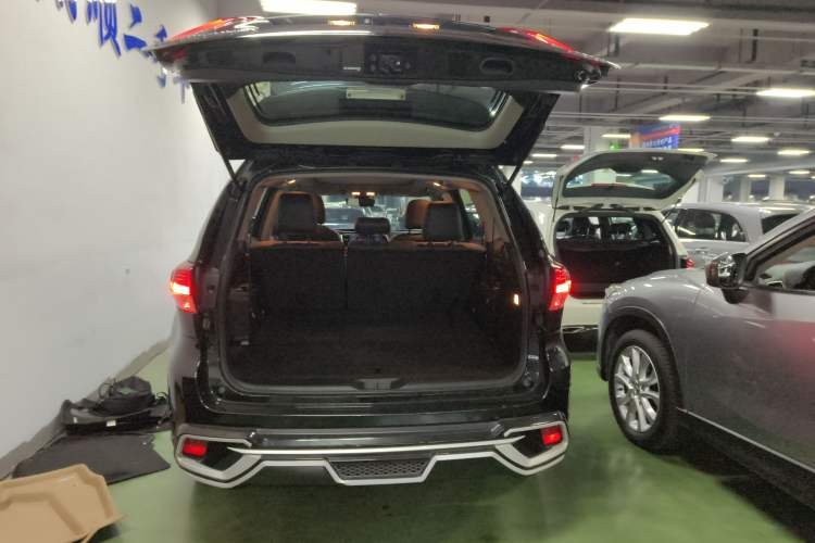 Used Toyota Highlander 2018 2.0T Two-Wheel Drive Luxury Edition 7 Seats China VI Standard
