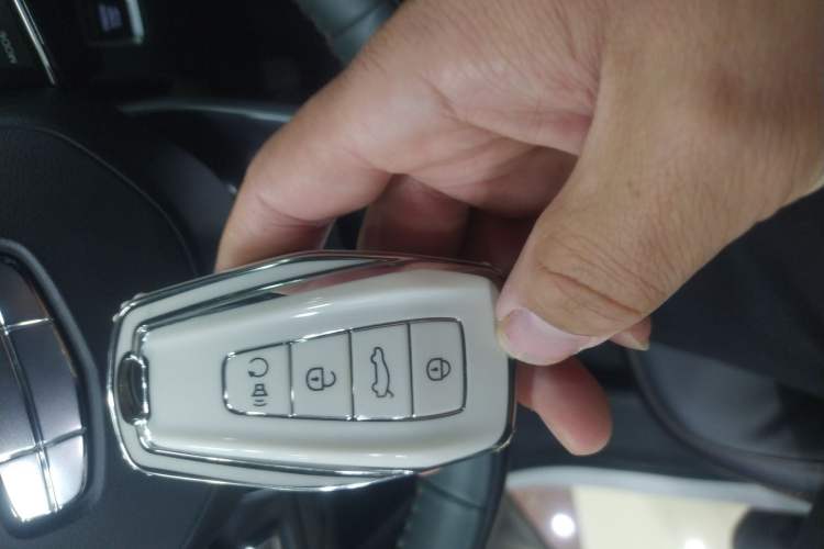 Used Geely Auto Haoyue L 2023 2.0T DCT Prestige Edition