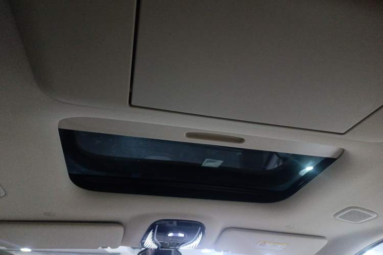 Used VOYAH Dream 2025 PHEV Four-Wheel Drive Prestige Kunpeng Edition
