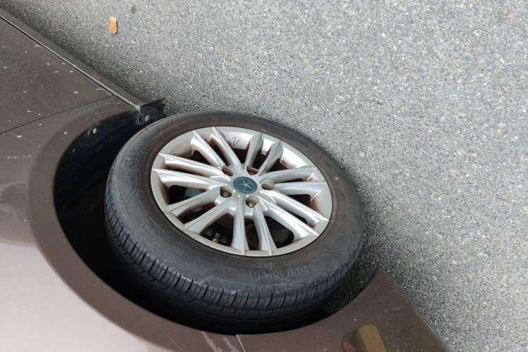 Used  Heyue 2012 1.5L Manual Luxury Sport Edition