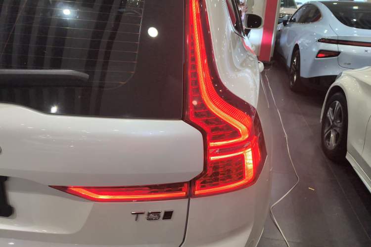 Used Volvo XC60 2021 T5 4x4 Smart Luxury Edition