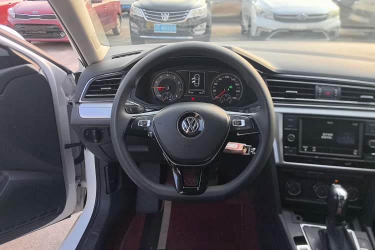 Used Volkswagen Lamando 2019 230TSI DSG Vision Edition China VI Standard
