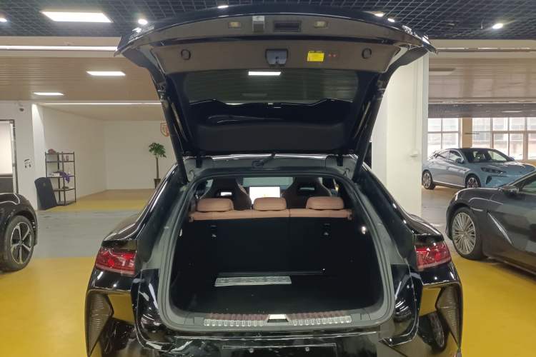 Used BYD Song L EV 2025 550 km Excellence Version
