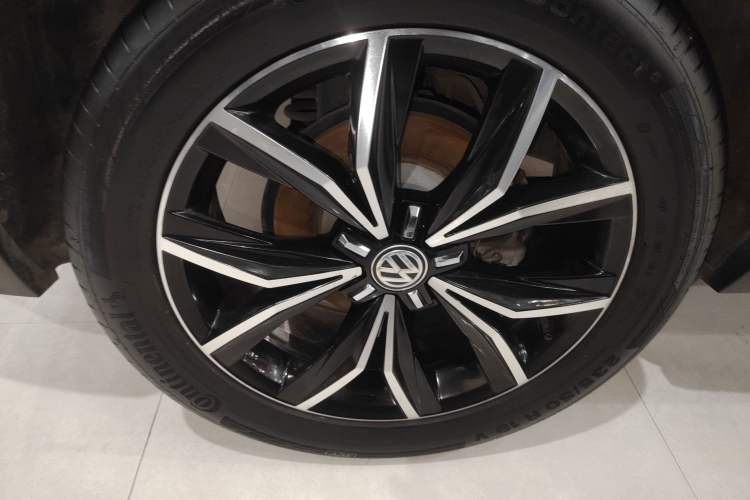 Used Volkswagen Tiguan L 2019 Revised 330TSI Automatic Two-Wheel Drive Smart & Luxury Edition China VI Standard
