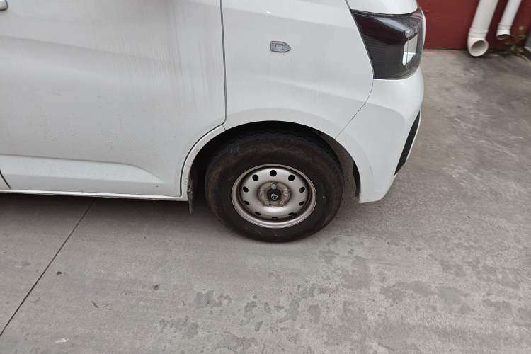 Used Chana Ruixing EM80 2025 Passenger Version Comfort Model 6 Seats 300 km Liftback Door
