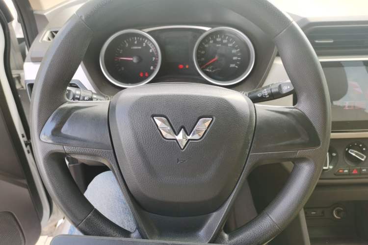 Used Wuling Hongguang 2019 1.5L S Comfort Edition China VI LAR
