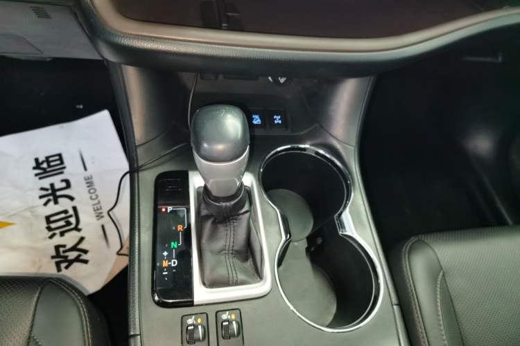 Used Toyota Highlander 2018 2.0T Four-Wheel Drive Luxury Edition 7 Seats China V Emission Standard