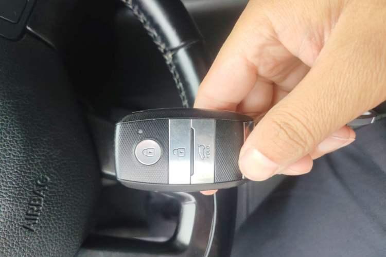 Used Kia Sportage R 2015 2.0L Automatic Two-Wheel Drive DLX Model
