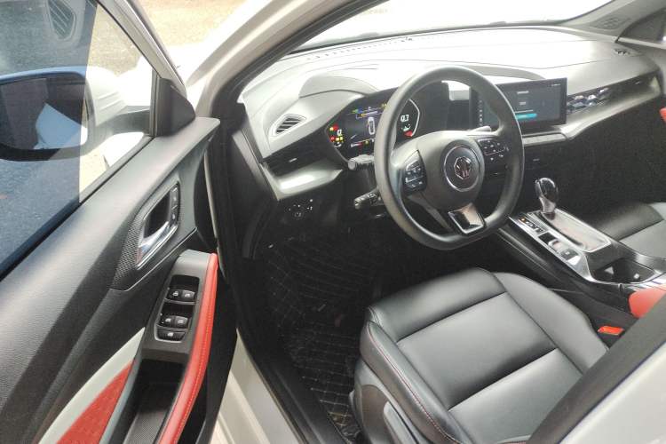 Used MG 5 2021 Revised Version 180 DVVT CVT Youth Luxury Edition
