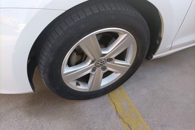 Used Volkswagen Golf 2017 1.6L Automatic Comfort Million-Vehicle Anniversary Edition
