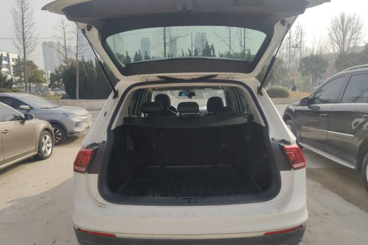 Used Volkswagen Tiguan L 2017 330TSI Automatic Two-Wheel Drive Luxury Edition
