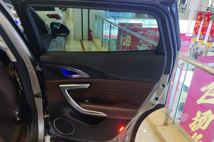 Used Wey VV7 2019 Upgraded Model 2.0T Flagship Version China VI
