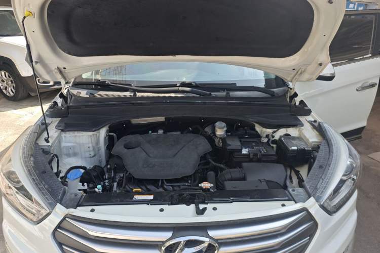 Used Hyundai ix25 2015 1.6L Automatic Two-Wheel-Drive Deluxe DLX Model
